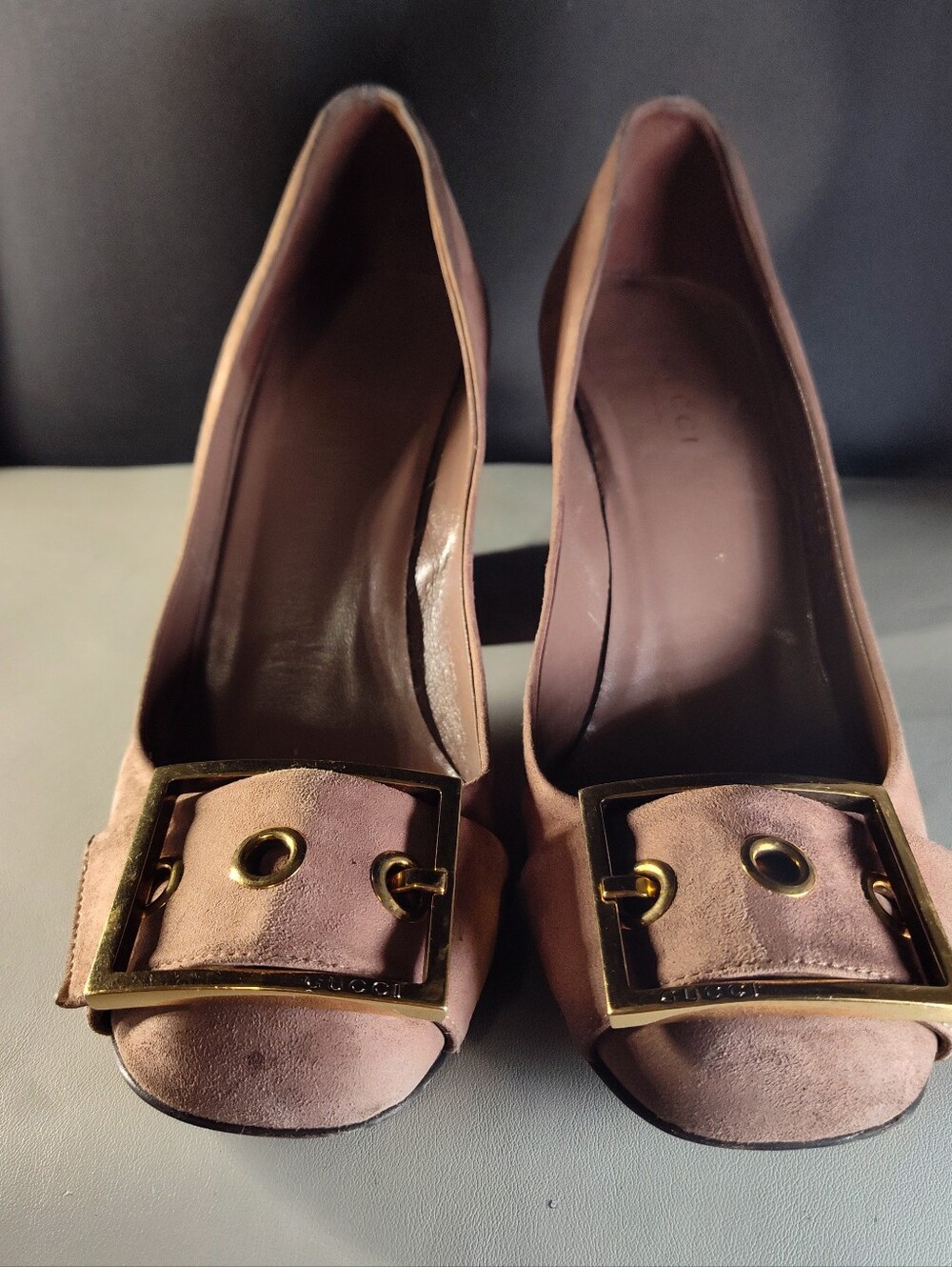 Gucci Kesha Brown Suede Block 3.5 " Heel Pumps Large Logo Buckle EU 36.5 US 6.5